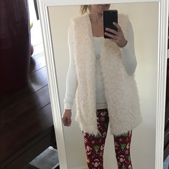 Fluffy Faux Fur Vest - Picture 12 of 12